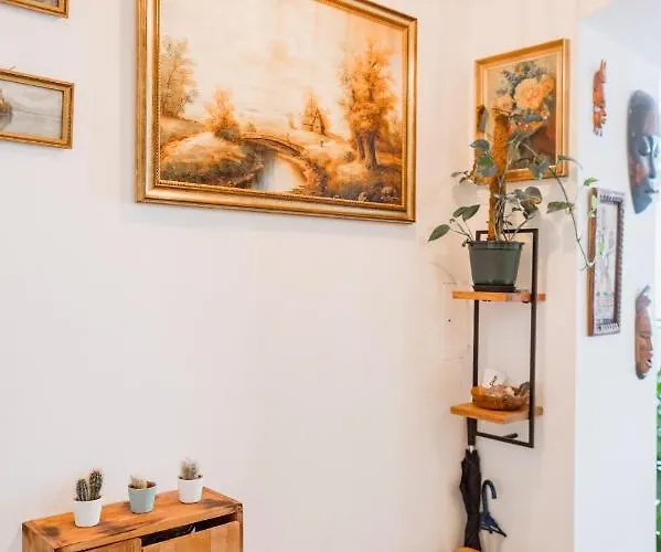 The Gallery No.4 *